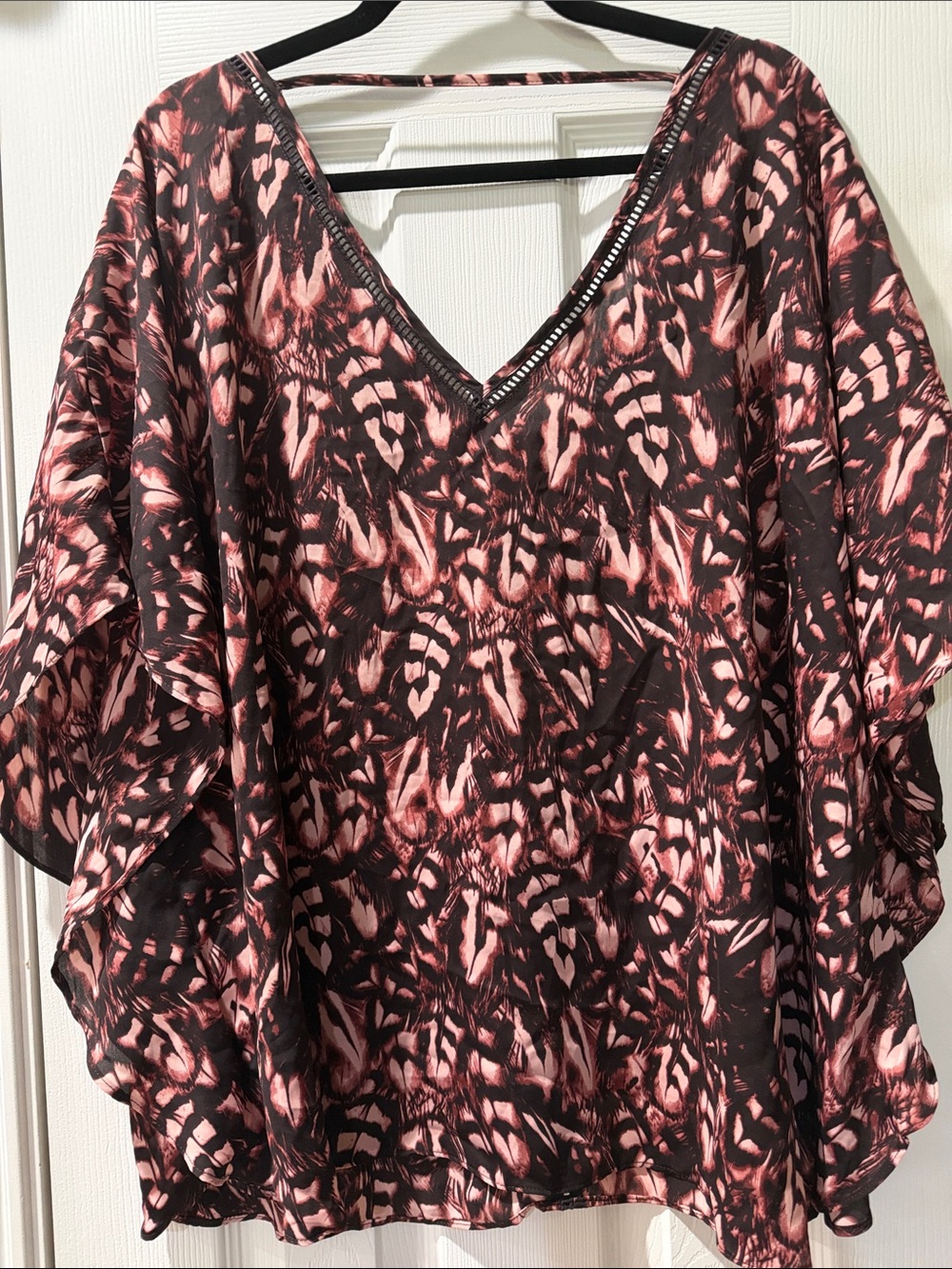 Jessica Simpson Reese’s plus size V-Neck Patterned Top - Picture 3 of 3